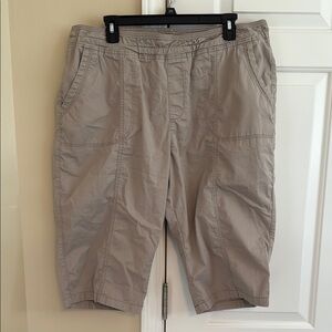 Lee Women's Cropped Pants in Tan